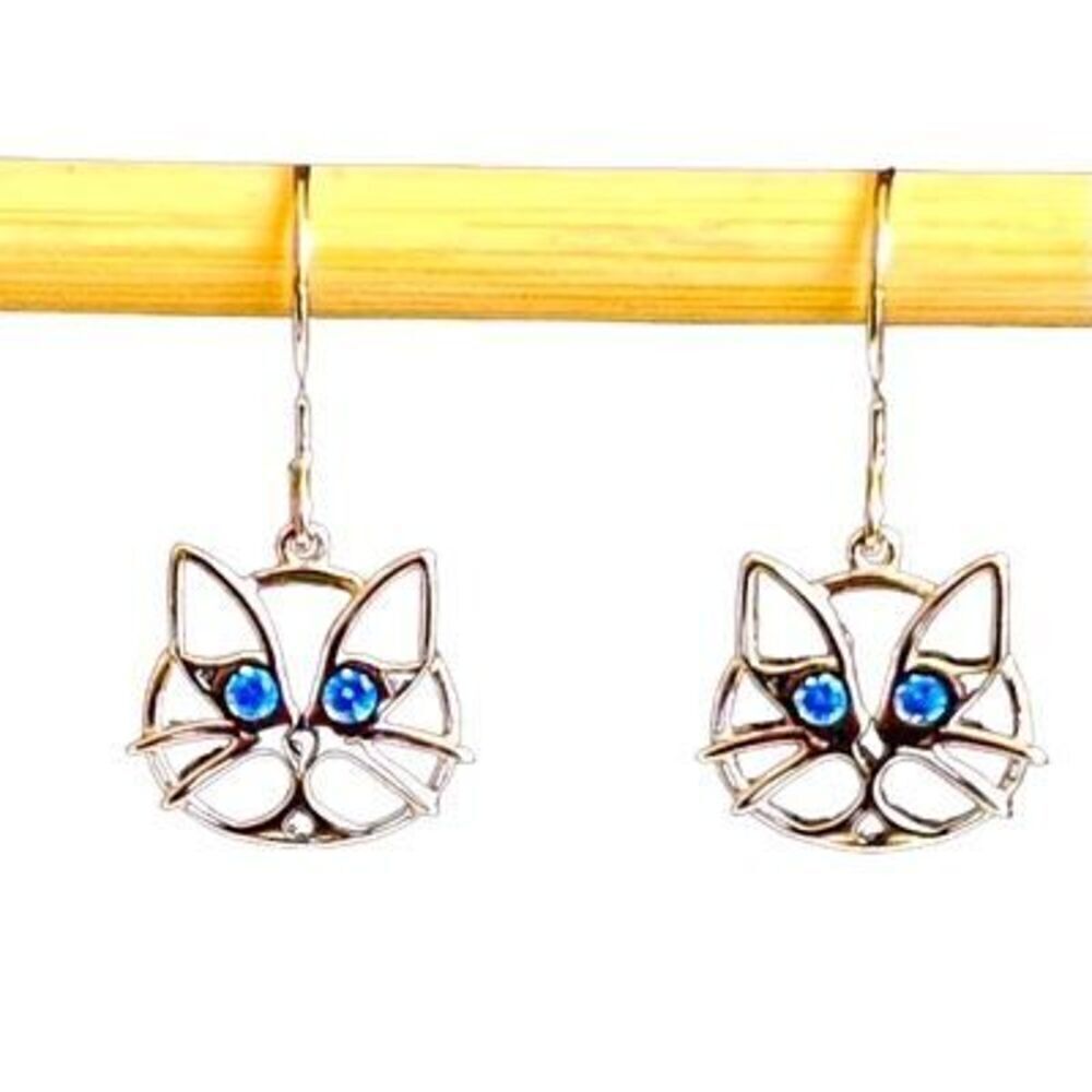 ASR2  Adorable Sterling 925 Silver “Blue Eyed Cat” Dangles